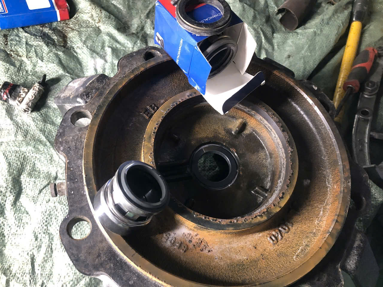 CÁC BƯỚC KIỂM TRA VÀ LẮP PHỚT MÁY BƠM CHUẨN IPS.