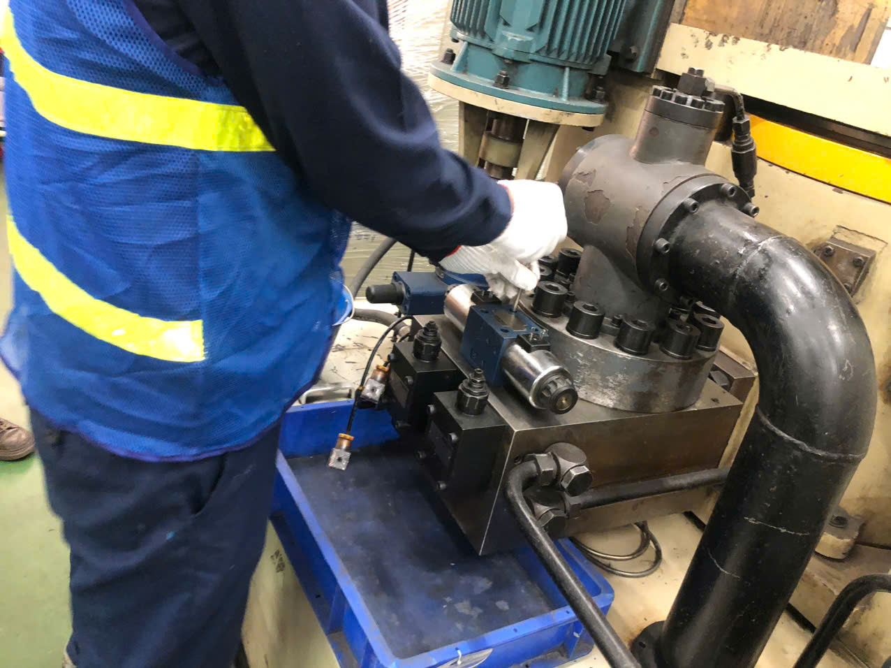 Dịch vụ sửa chữa máy ép thủy lực chuyên nghiệp từ IPS.