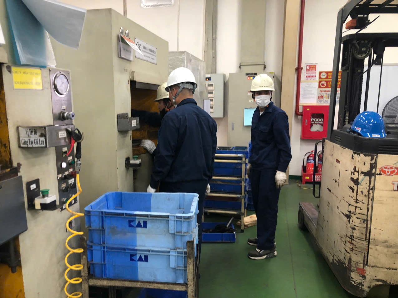 IPS - SỬA CHỮA MÁY ÉP THỦY LỰC TẠI NHÀ MÁY.